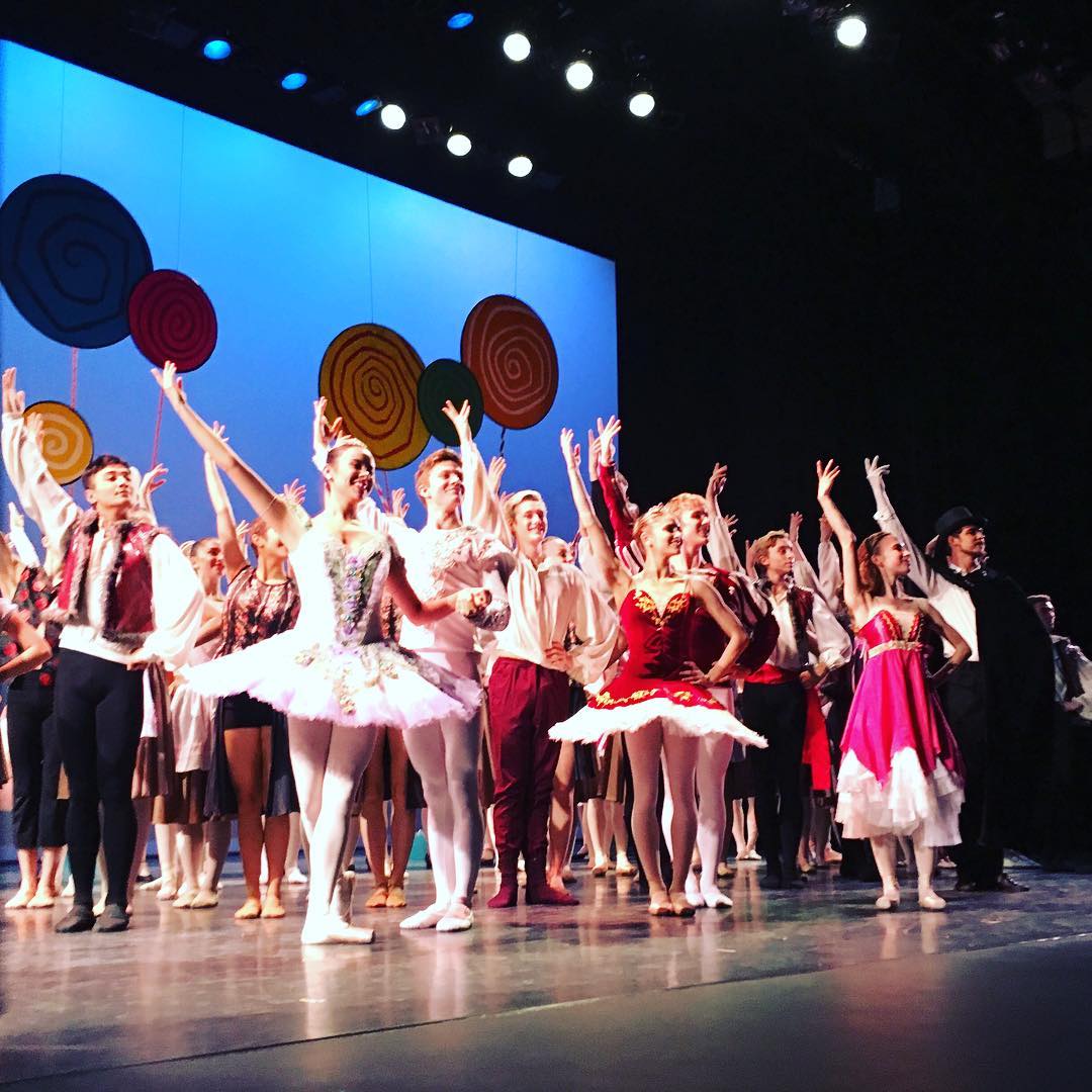 Our talented dancers take their final bow. We hope you all enjoyed the show.
Thanks for this amazing photo, @artofsunday 